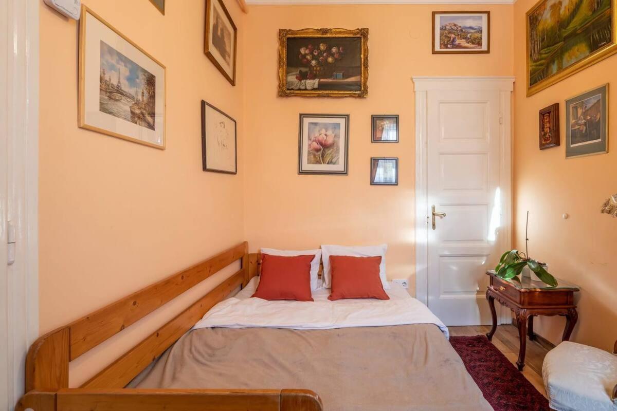 Vamhaz Boulevard Apartments Budapest Bagian luar foto