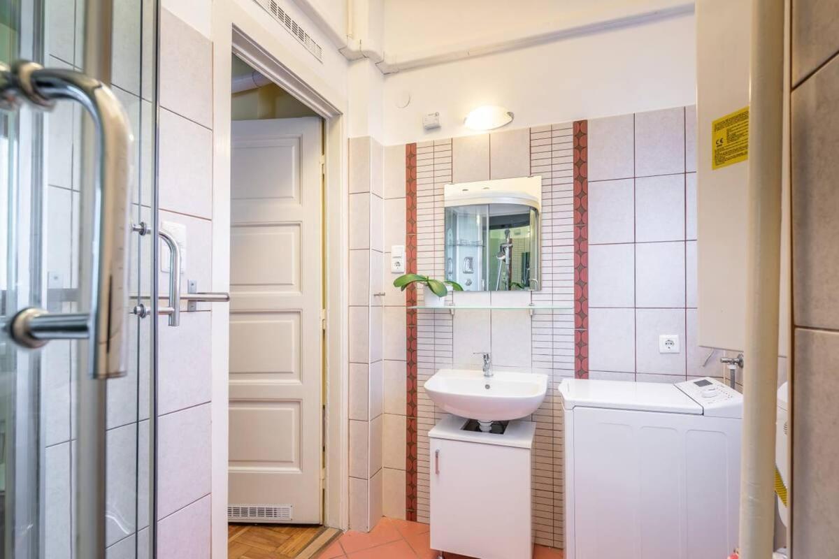Vamhaz Boulevard Apartments Budapest Bagian luar foto