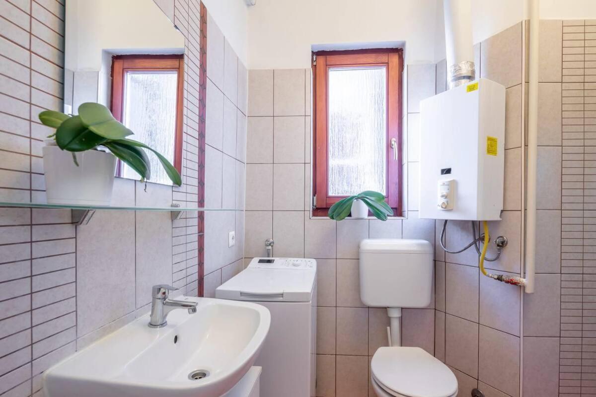 Vamhaz Boulevard Apartments Budapest Bagian luar foto