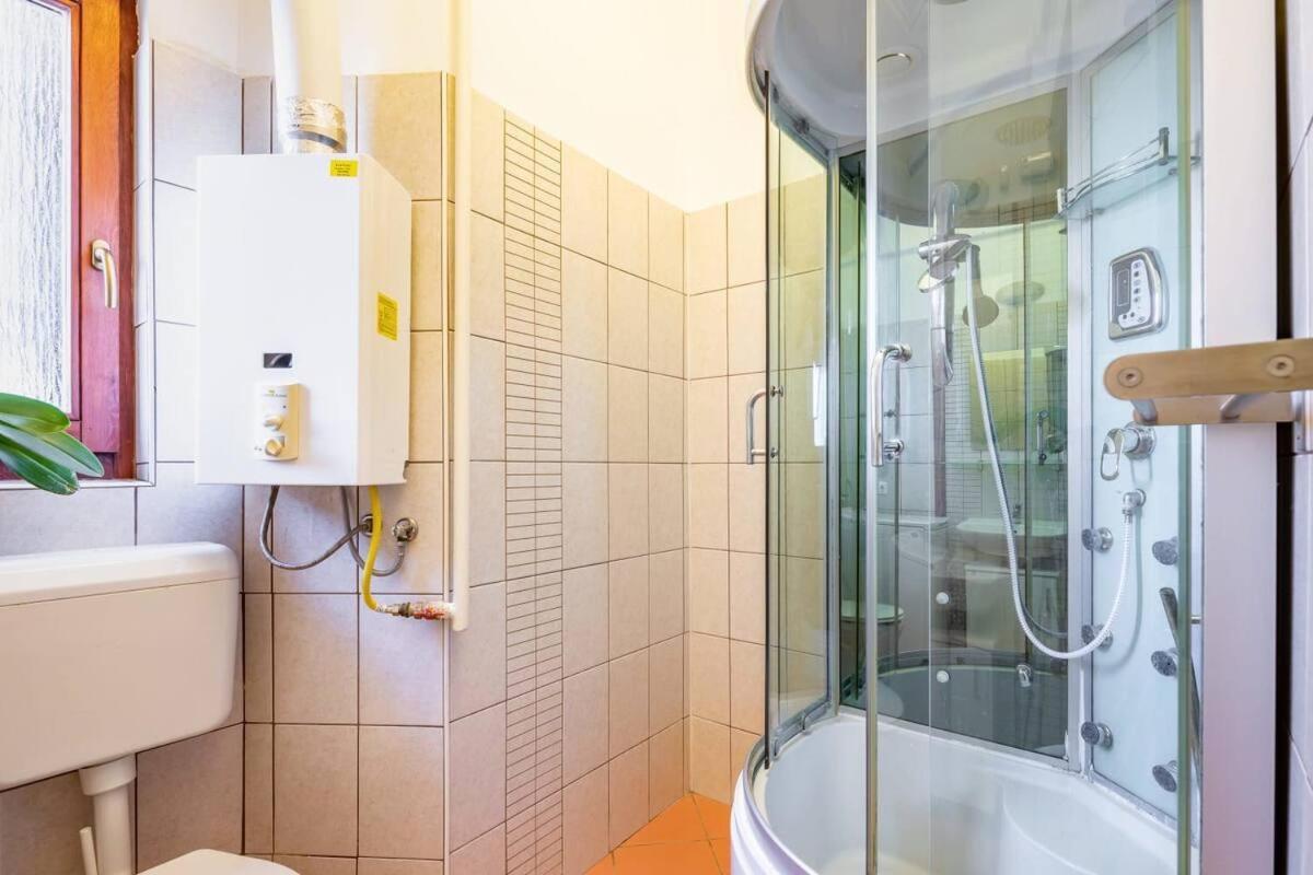 Vamhaz Boulevard Apartments Budapest Bagian luar foto
