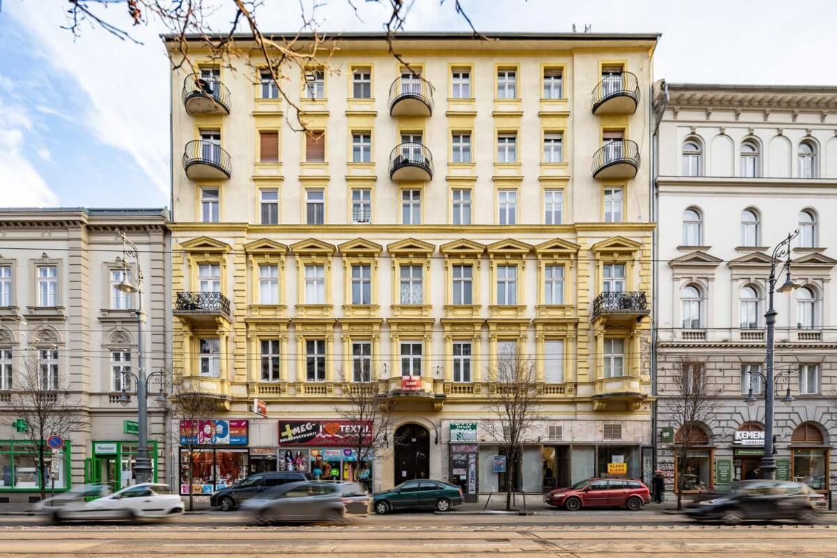 Vamhaz Boulevard Apartments Budapest Bagian luar foto