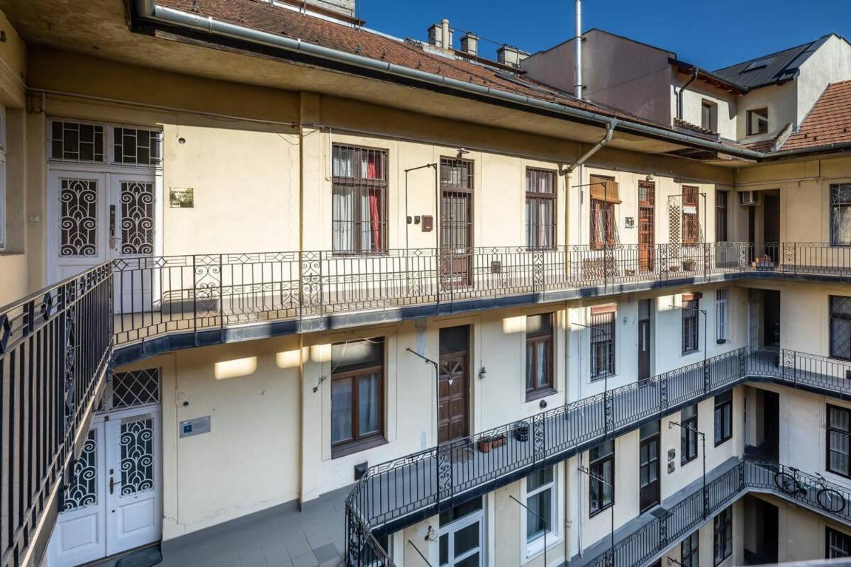 Vamhaz Boulevard Apartments Budapest Bagian luar foto