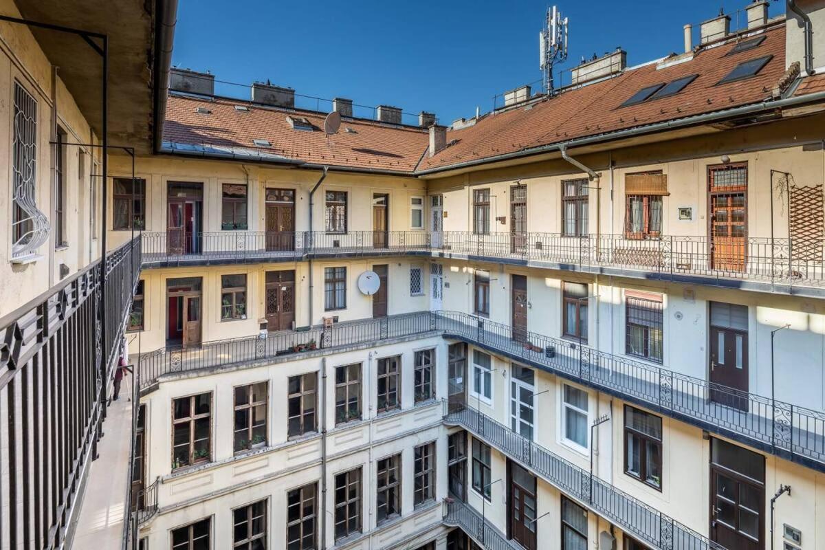 Vamhaz Boulevard Apartments Budapest Bagian luar foto