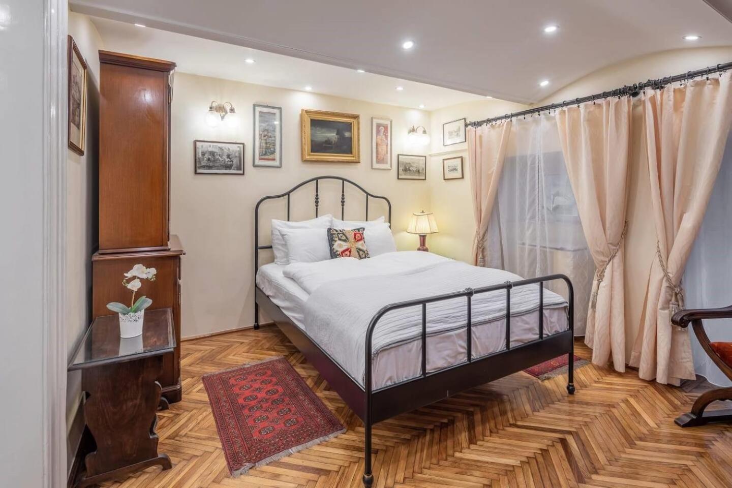 Vamhaz Boulevard Apartments Budapest Bagian luar foto