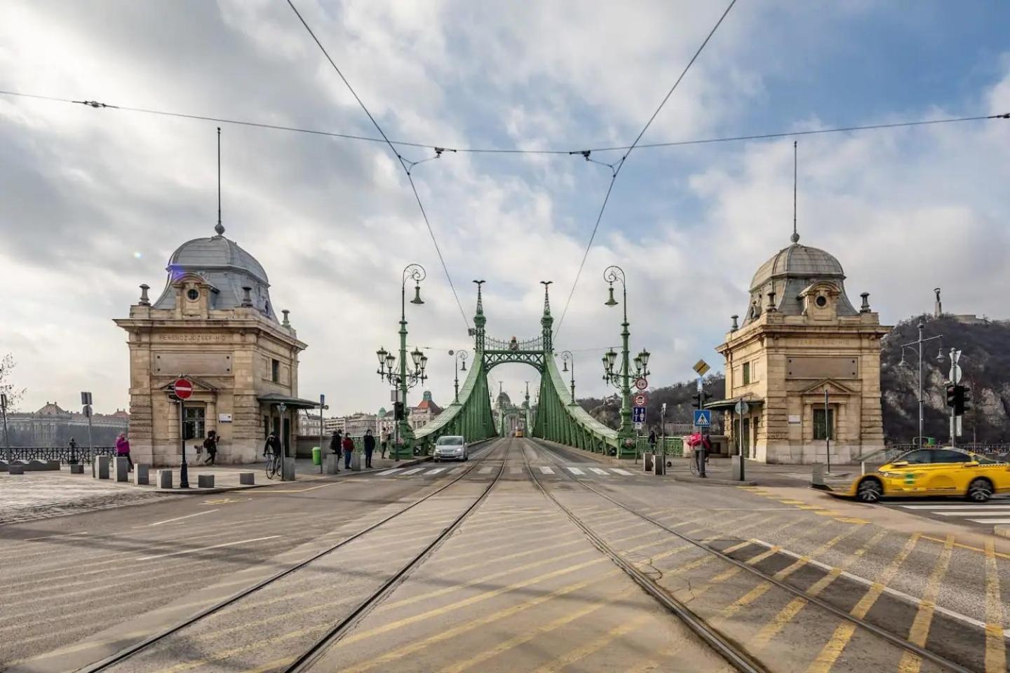 Vamhaz Boulevard Apartments Budapest Bagian luar foto