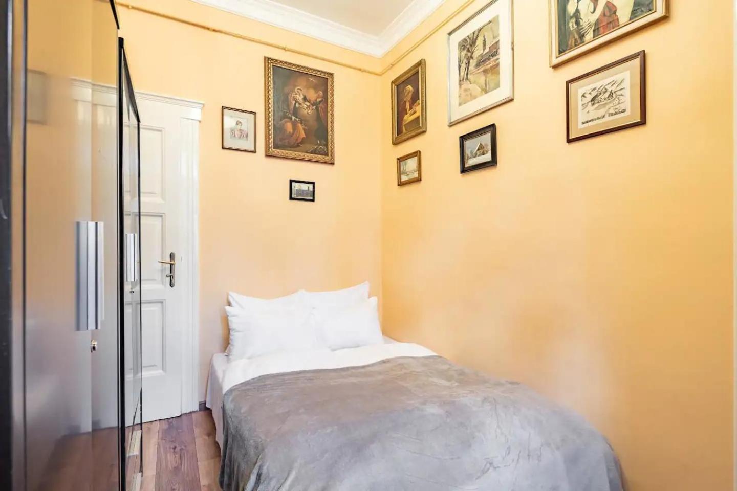 Vamhaz Boulevard Apartments Budapest Bagian luar foto