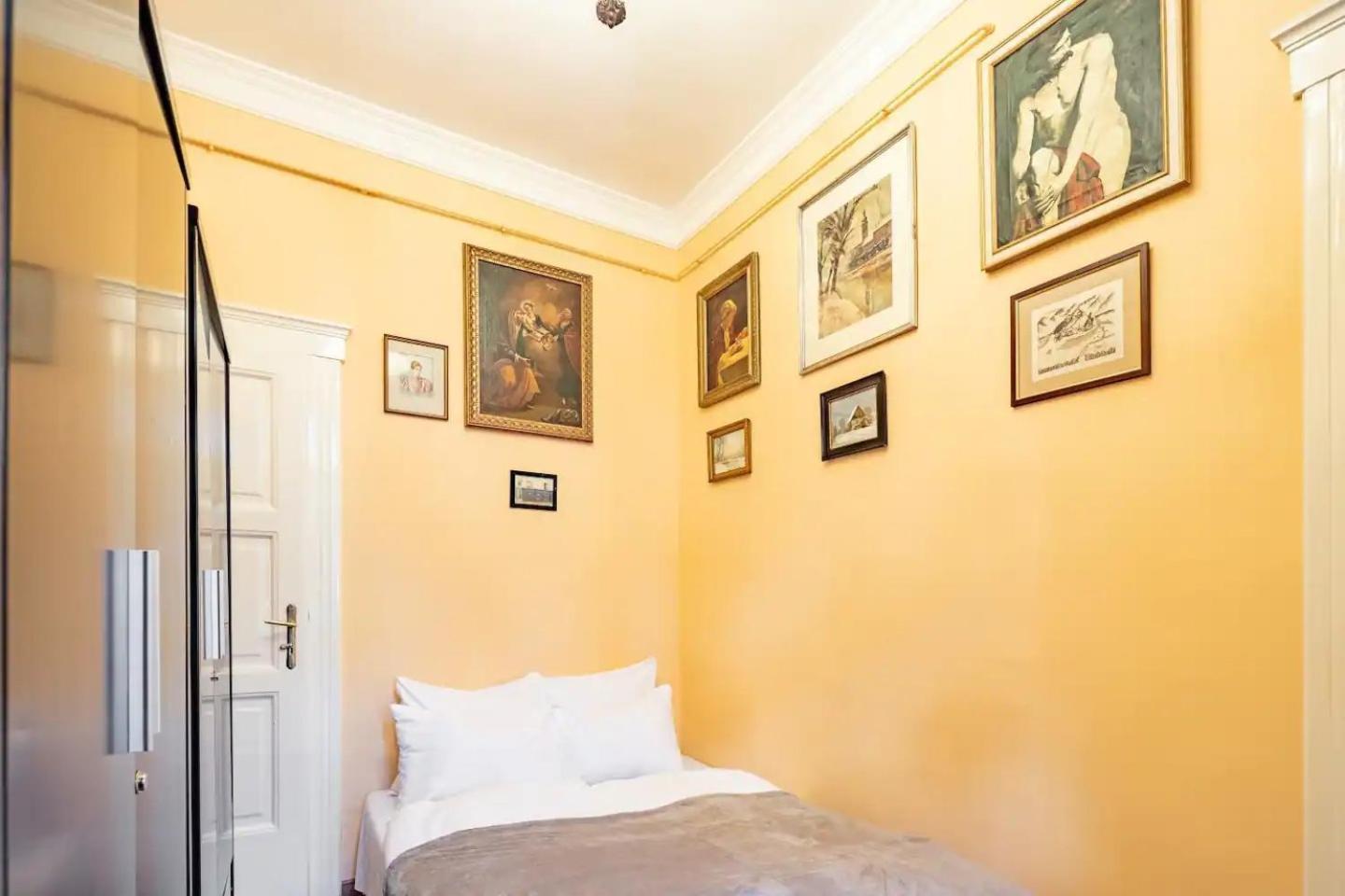 Vamhaz Boulevard Apartments Budapest Bagian luar foto