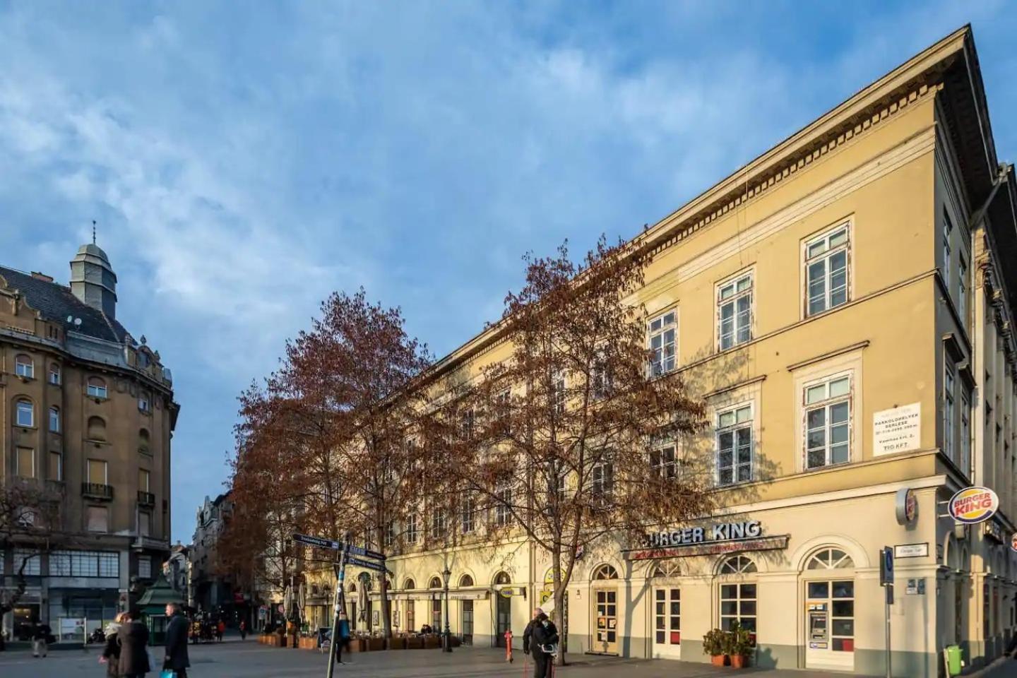 Vamhaz Boulevard Apartments Budapest Bagian luar foto